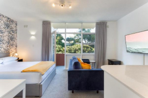 Comfy Balcony Studio near Parks Shopping & Dining Sydney